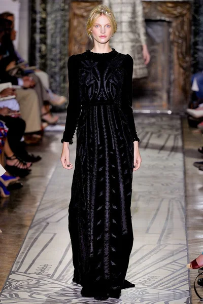 Look 3